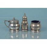 A silver three piece cruet set with matching spoons, hallmarked Birmingham 1968,