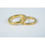 Two 22ct gold wedding bands,