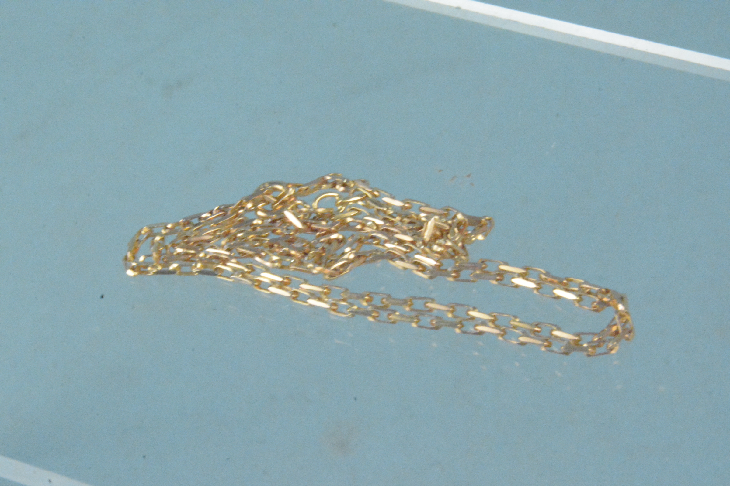 A 9ct gold chain, weight approx 5. - Image 2 of 3