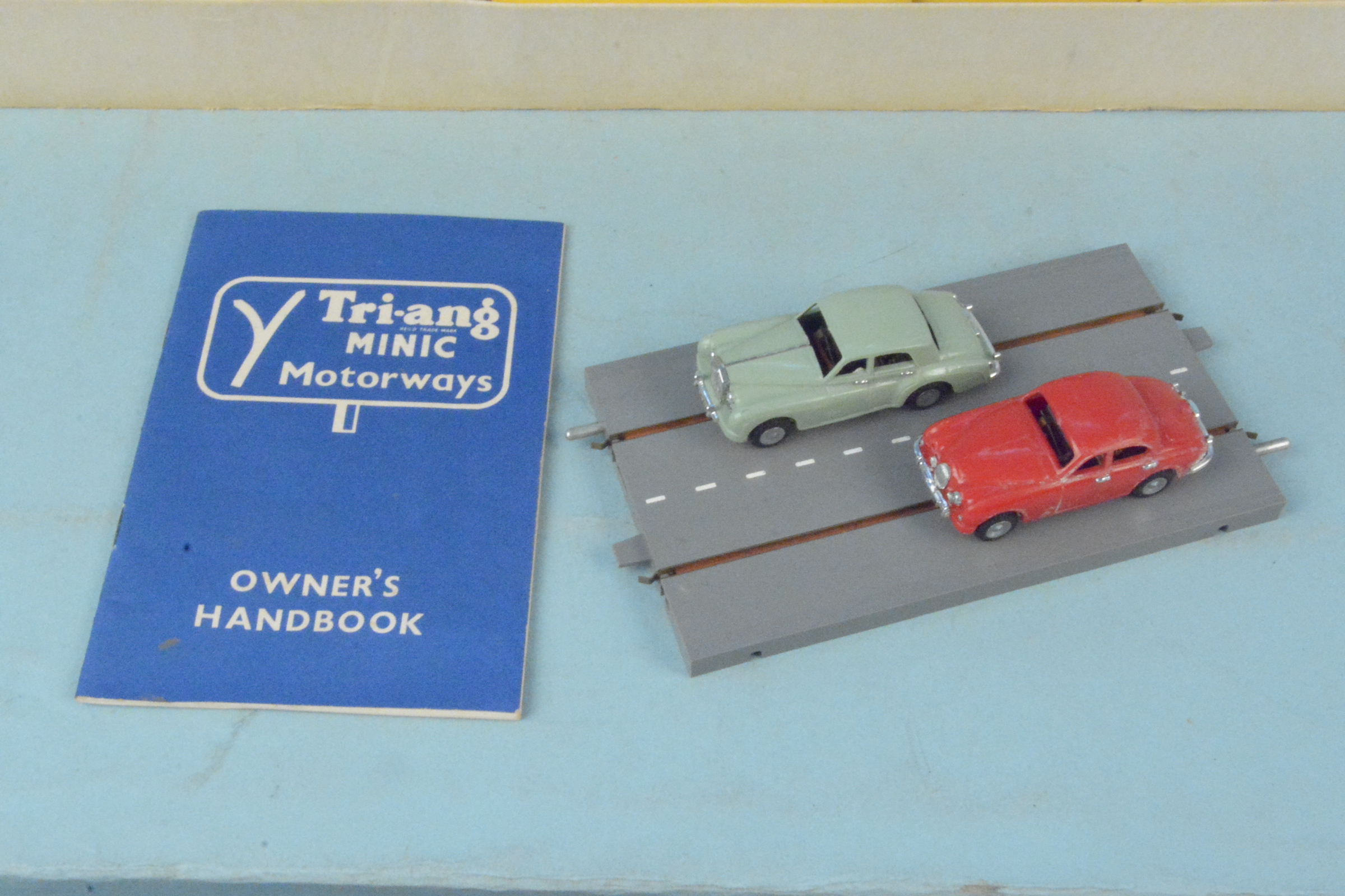 Boxed vintage Triang minic motorways M1503, contents appear complete (in mild playworn condition, - Image 3 of 3