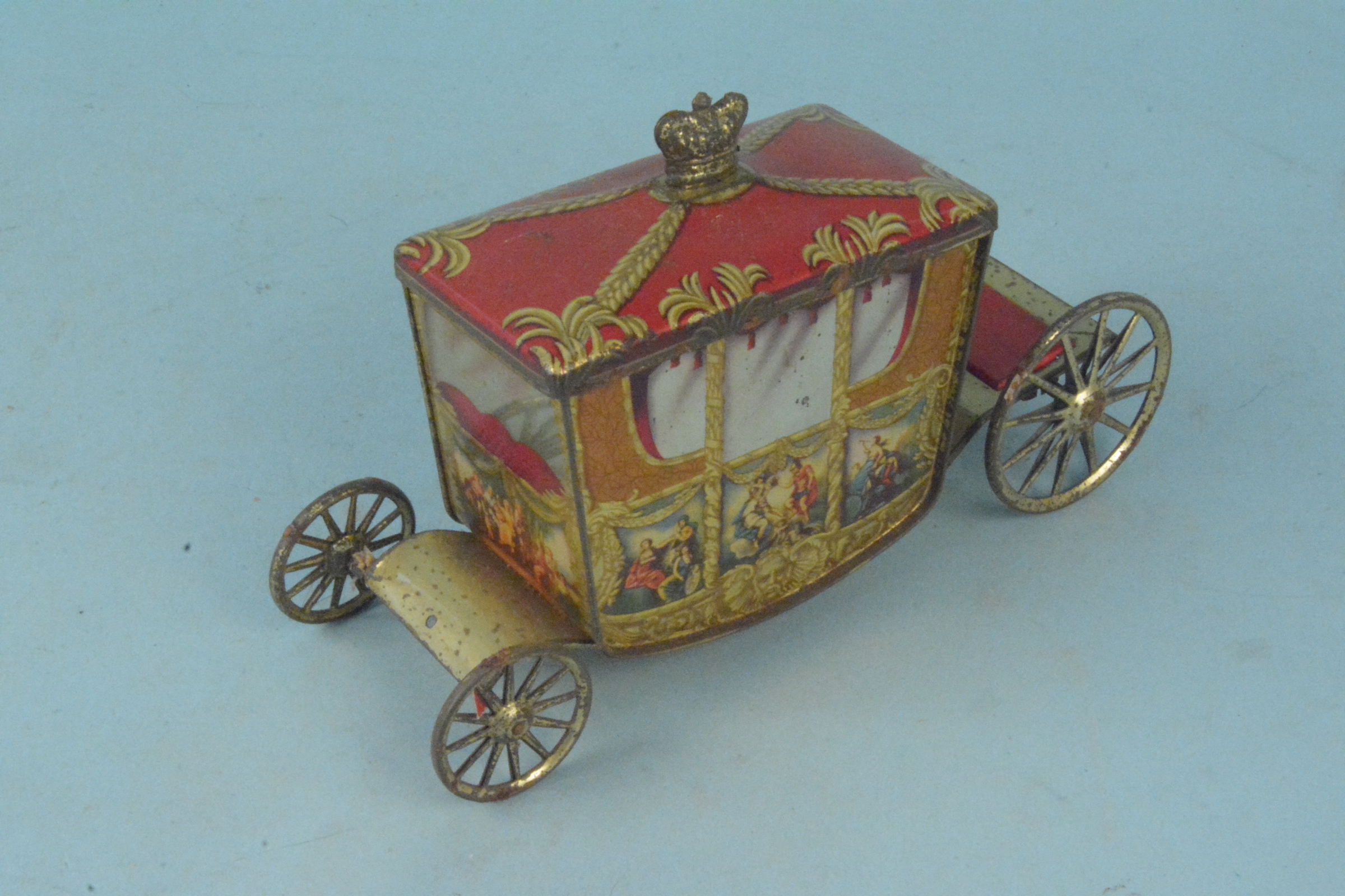 W & R Jacbo & Co tin plate 1936 Coronation coach biscuit barrel, approx 23cm long, - Image 3 of 3