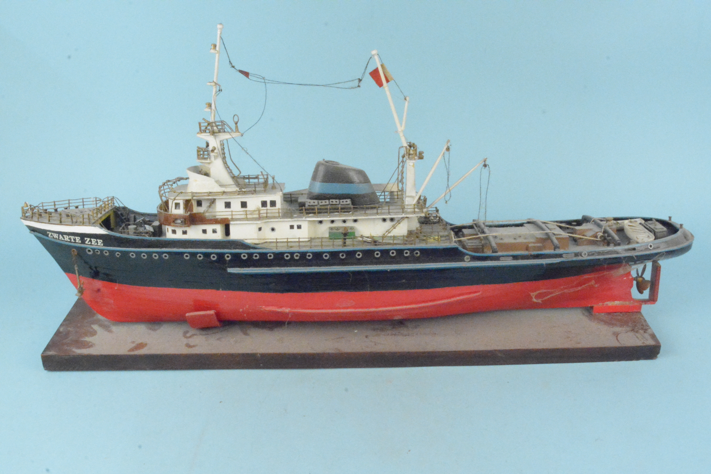 A large wooden model, probably Billing Boats, of the tug boat 'Zwarte-Zee', - Image 2 of 3