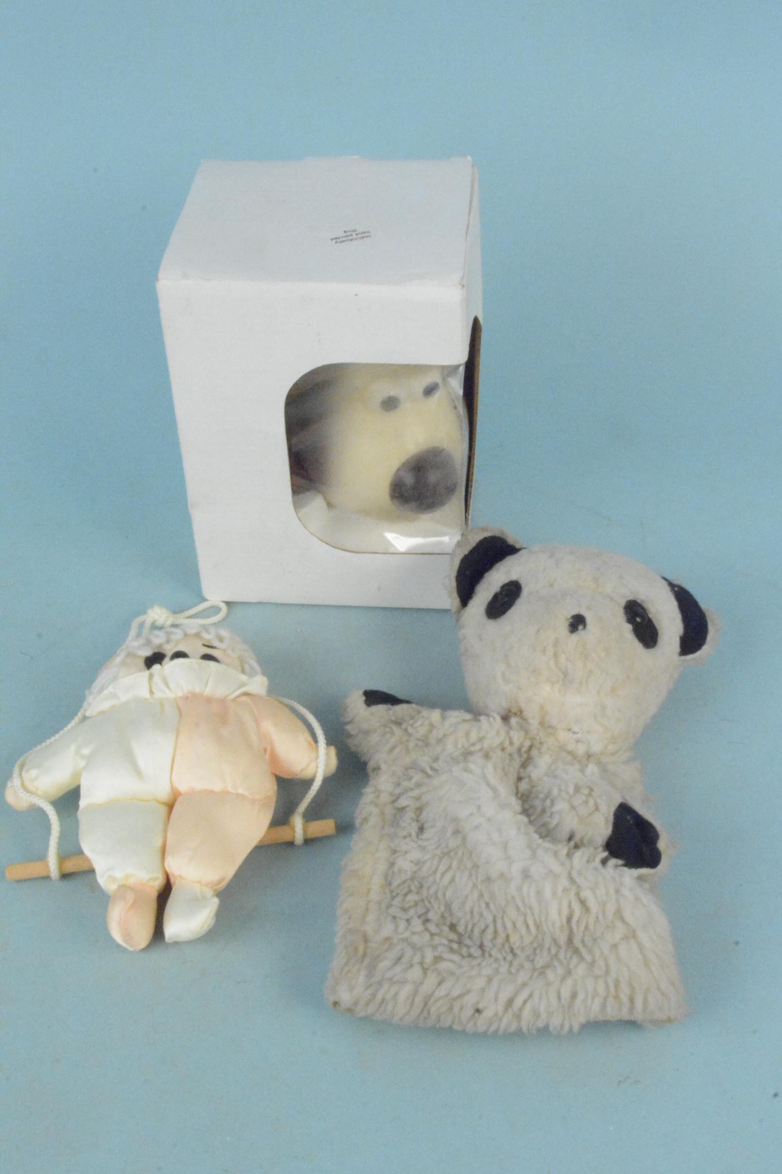 A selection of vintage world dolls and soft toys including a panda puppet etc - Image 2 of 3