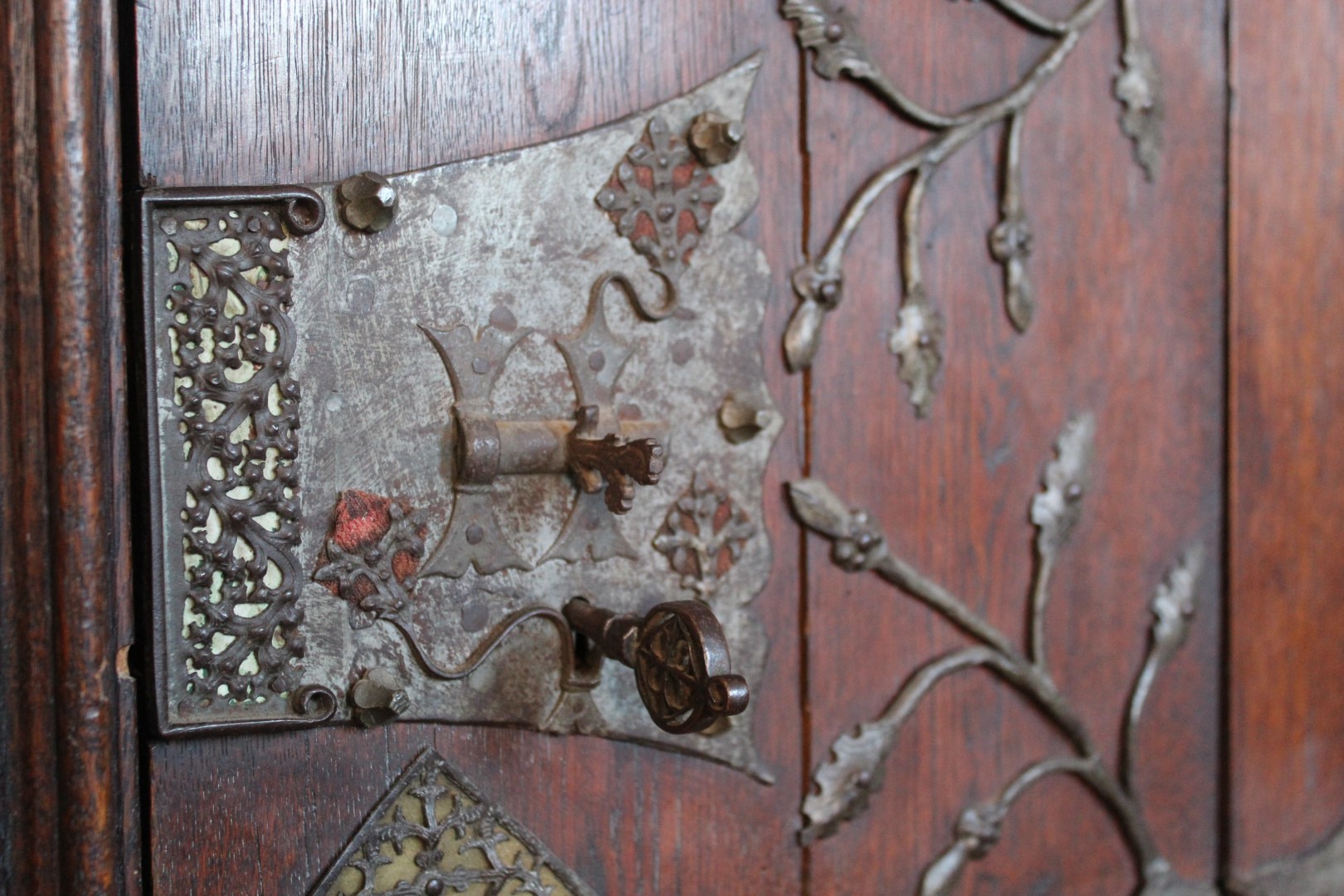 A mid 19th Century oak Gothic Revival cupboard in the manner of A.W.N Pugin. - Image 14 of 18