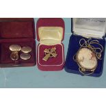 A pair of 9ct gold oval cufflinks (as found),