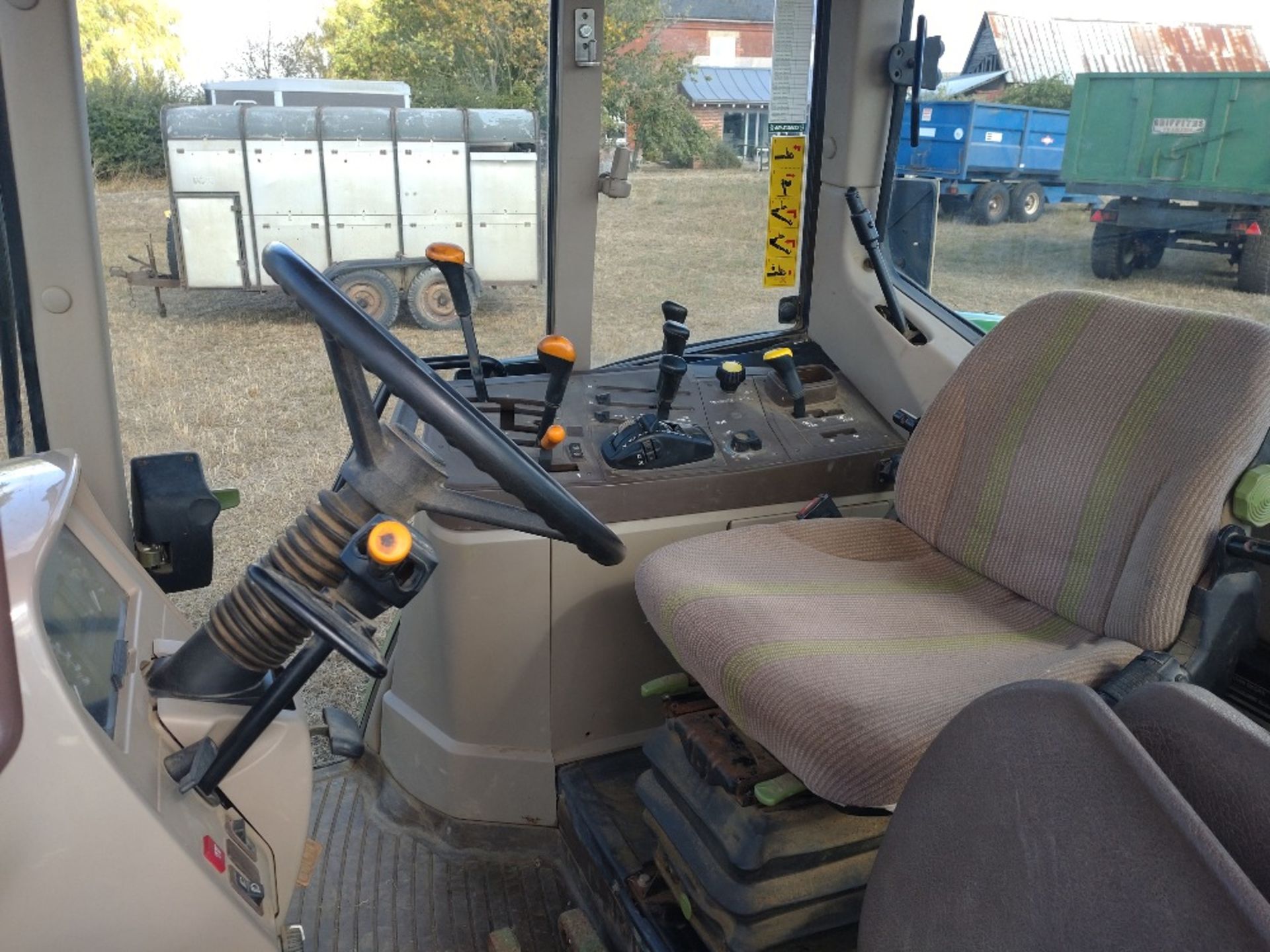 2007 John Deere 6320 SE 4wd tractor, 3797 hours, Reg: AU07 BZK, c/w 11 front wafer weights, - Image 5 of 5