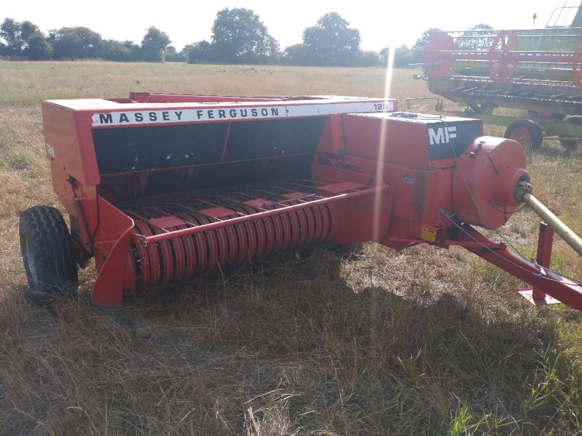 Massey Fergusson 128 conventional baler s/n B642090 - Image 2 of 4