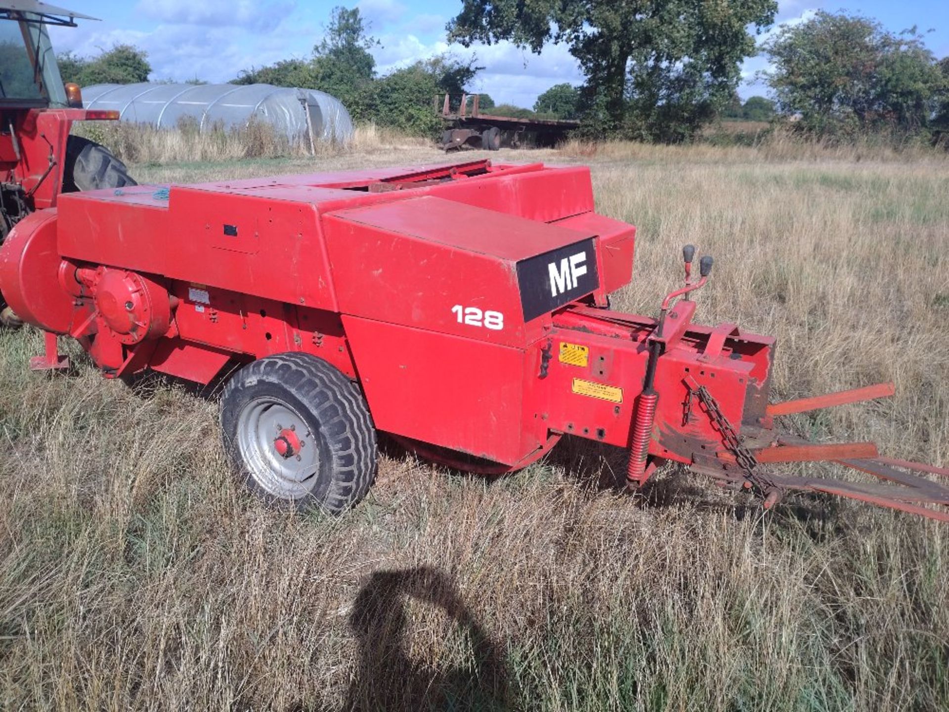 Massey Fergusson 128 conventional baler s/n B642090