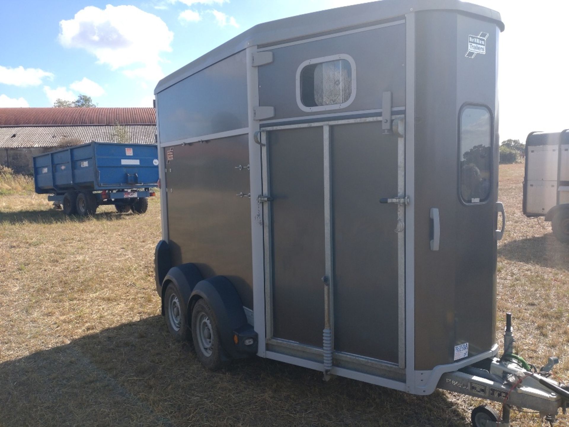 Ifor Williams HB506 Horse Box, 2015, tandem axle, central divider, - Image 2 of 5