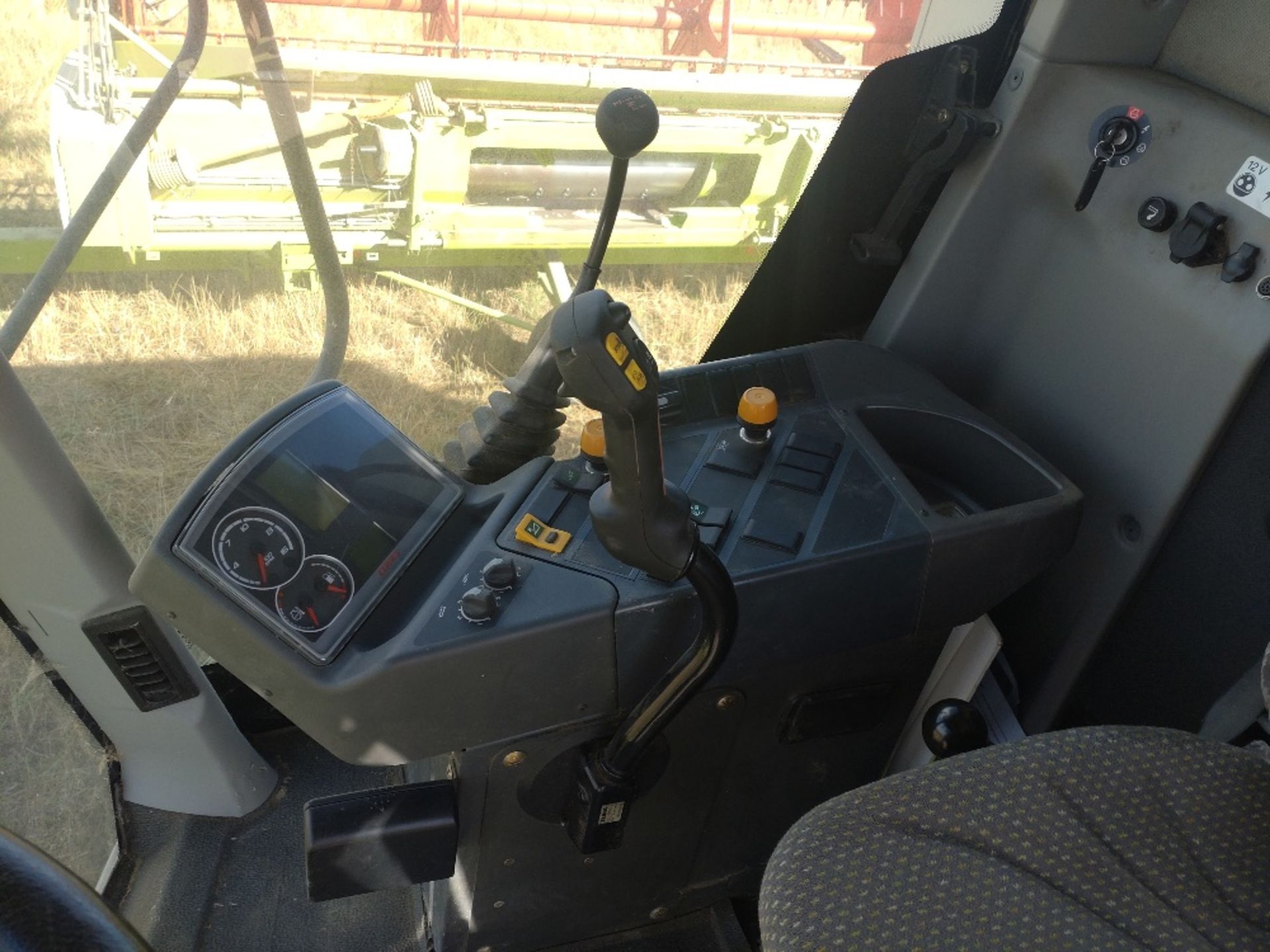 2009 Claas Avero 240 Combine with C490 Header, Reg: FX09 KUO, s/n 45100021,Ceres 800i Monitor, - Image 9 of 11