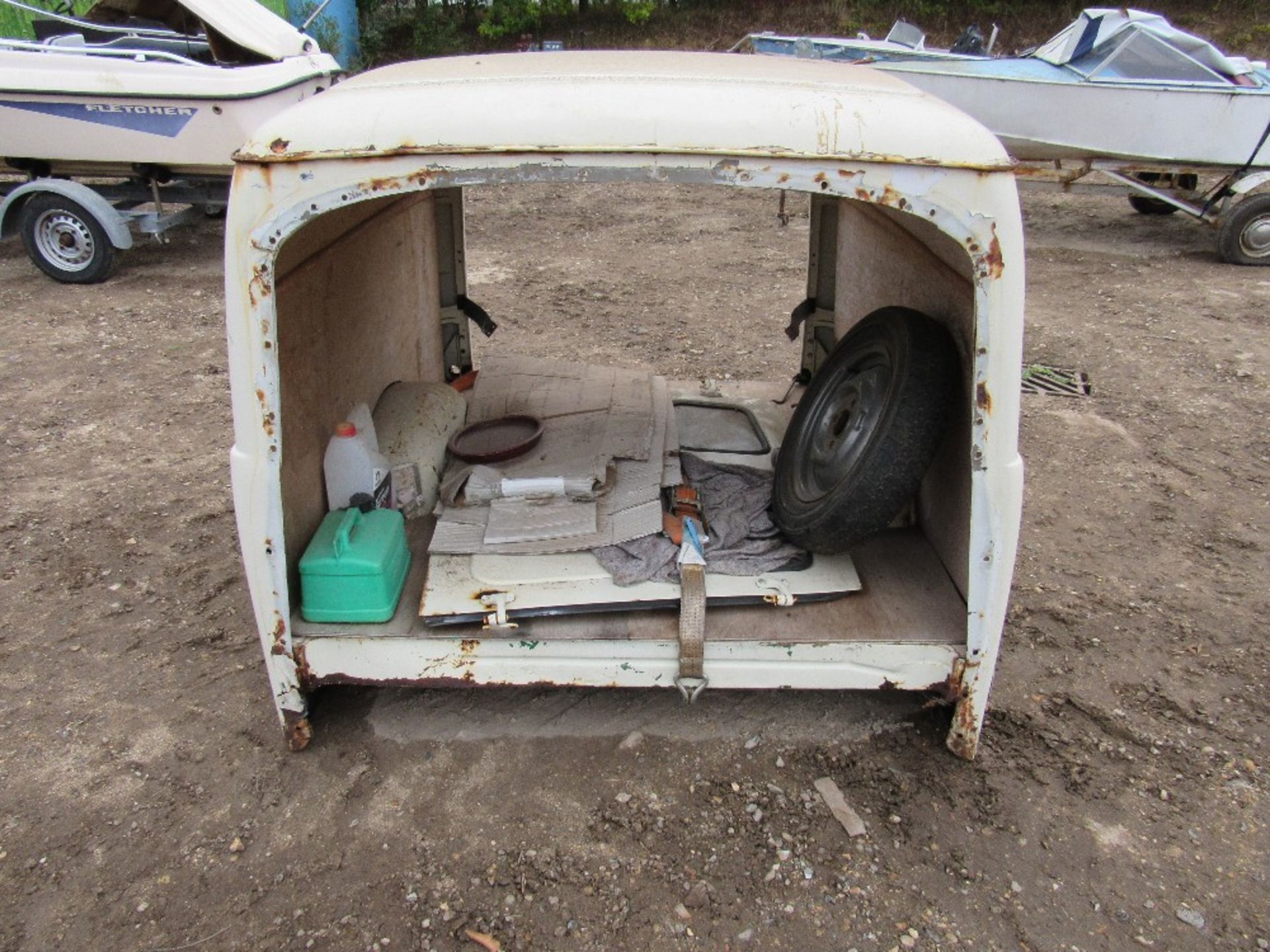Morris Minor 1000 rear van body with doors - Image 2 of 2