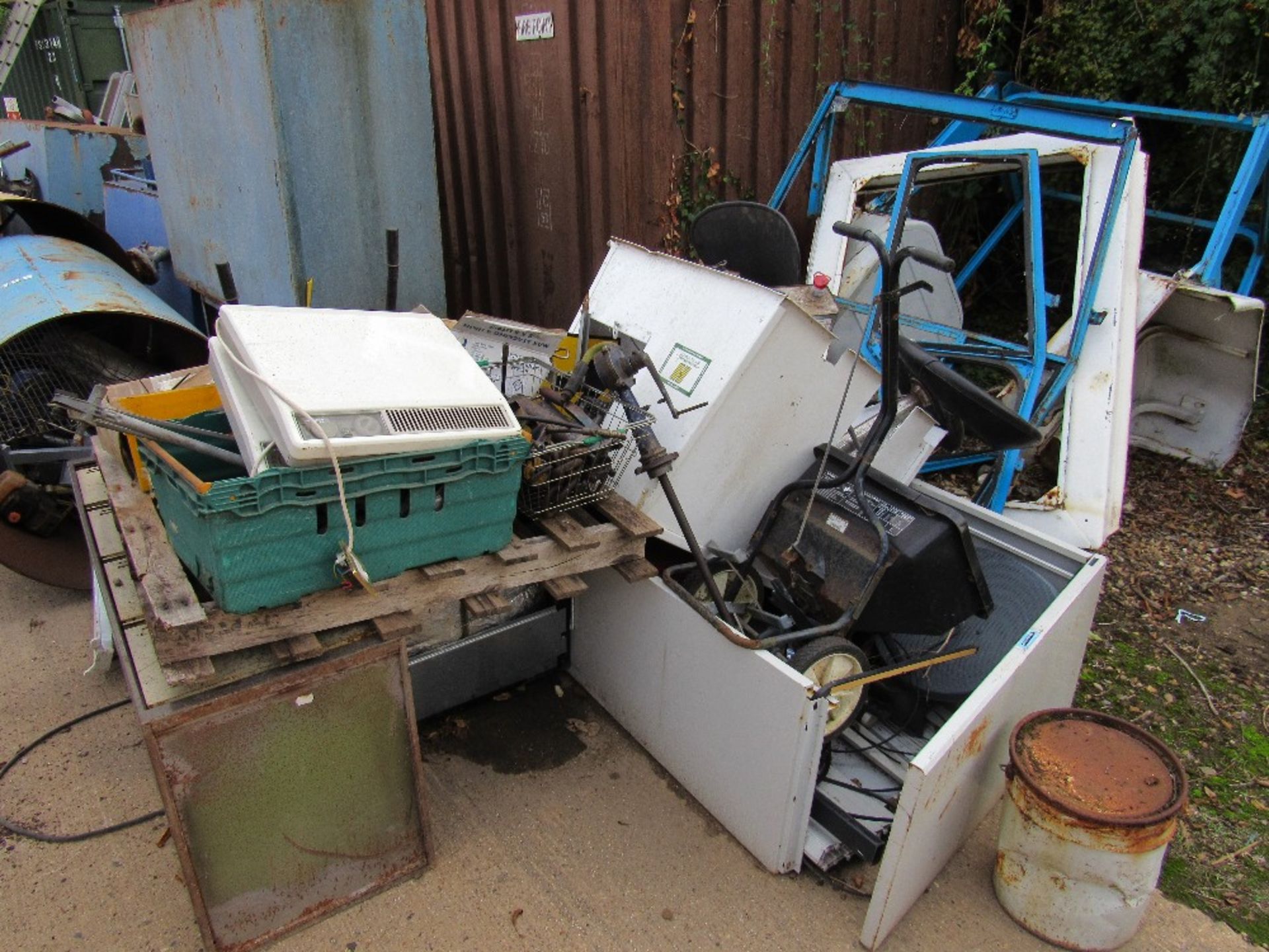 Heap of scrap and contents of 2 x tipping skips (not the skips) - Image 4 of 5