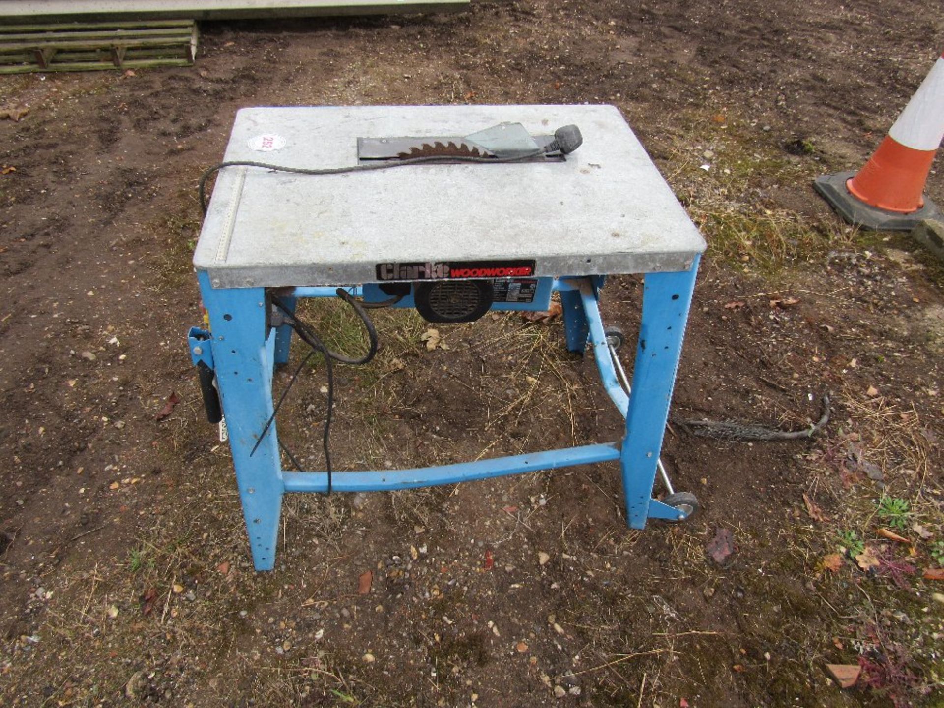 240 volt saw bench