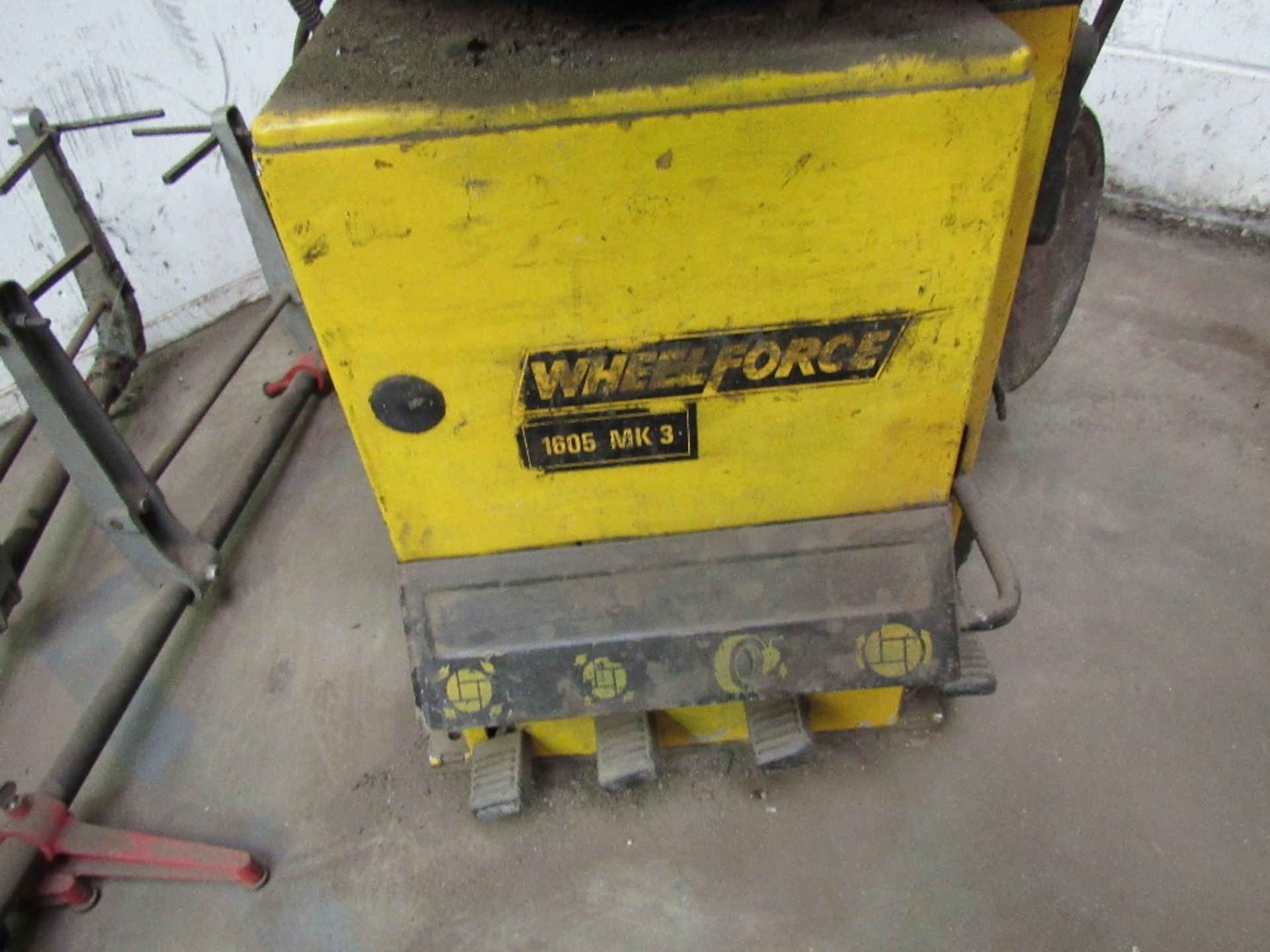 Wheel Force 1605 Mark 3 tyre charger, air operated, - Image 2 of 2