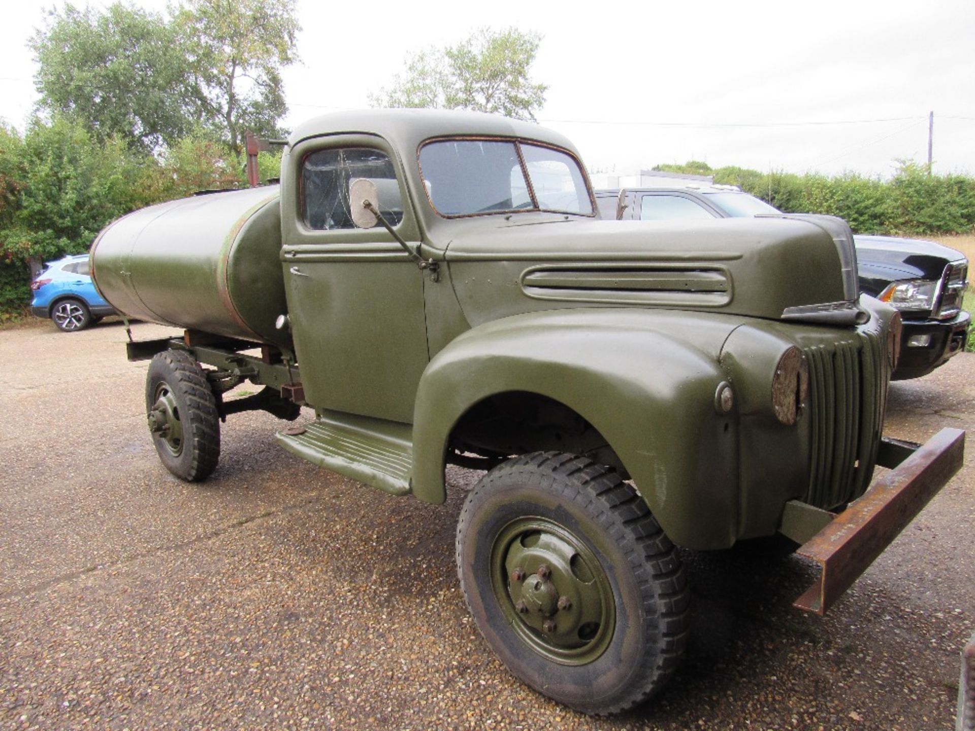 1940's Ford Tanker, ex US Army, 4 wheel drive, flat head V8 petrol engine, runs and drives, - Image 2 of 9