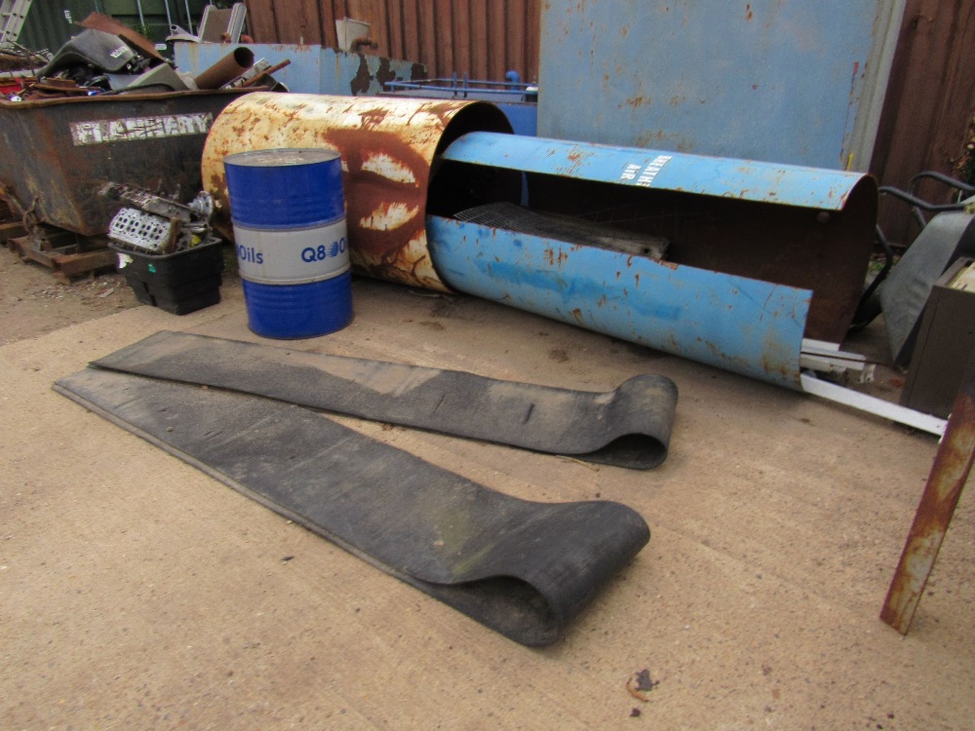 Heap of scrap and contents of 2 x tipping skips (not the skips) - Image 2 of 5