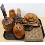 Mixed items of treen and wooden wares