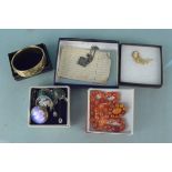 Mixed silver, white metal and costume jewellery including brooches,