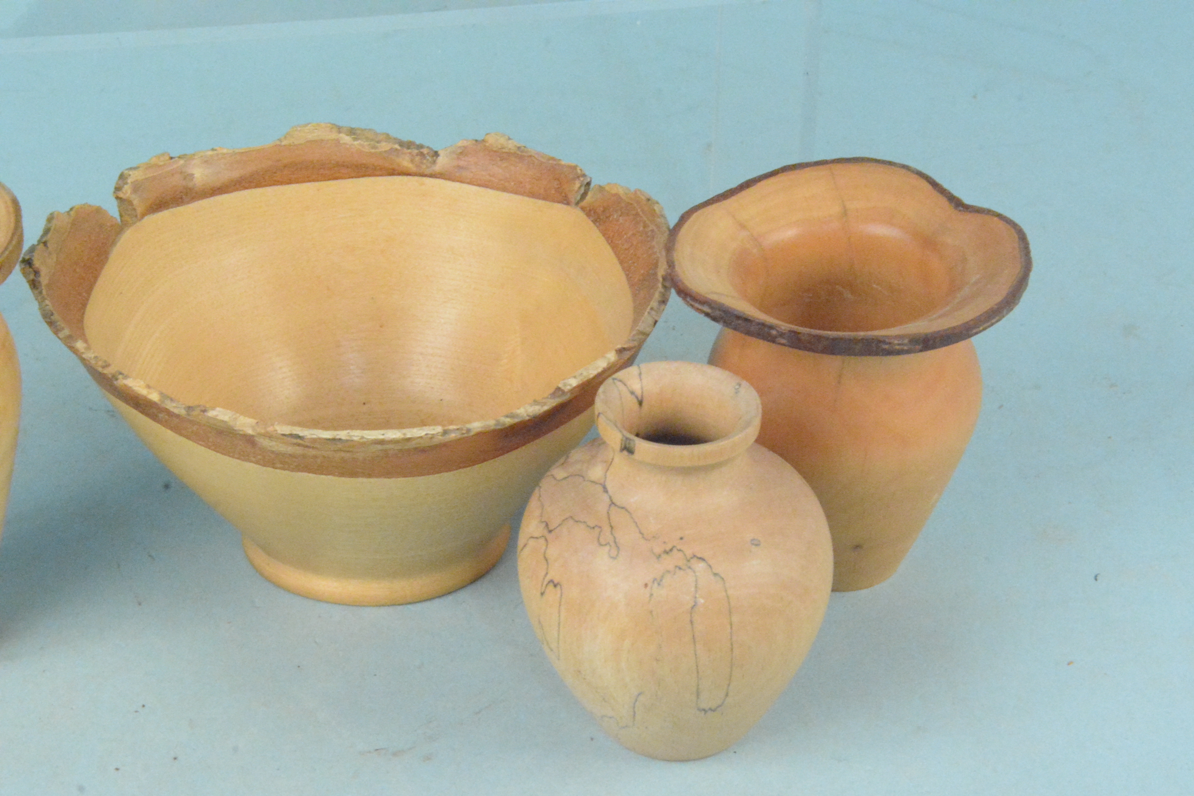 Five turned wooden bowls and vases - Image 2 of 3