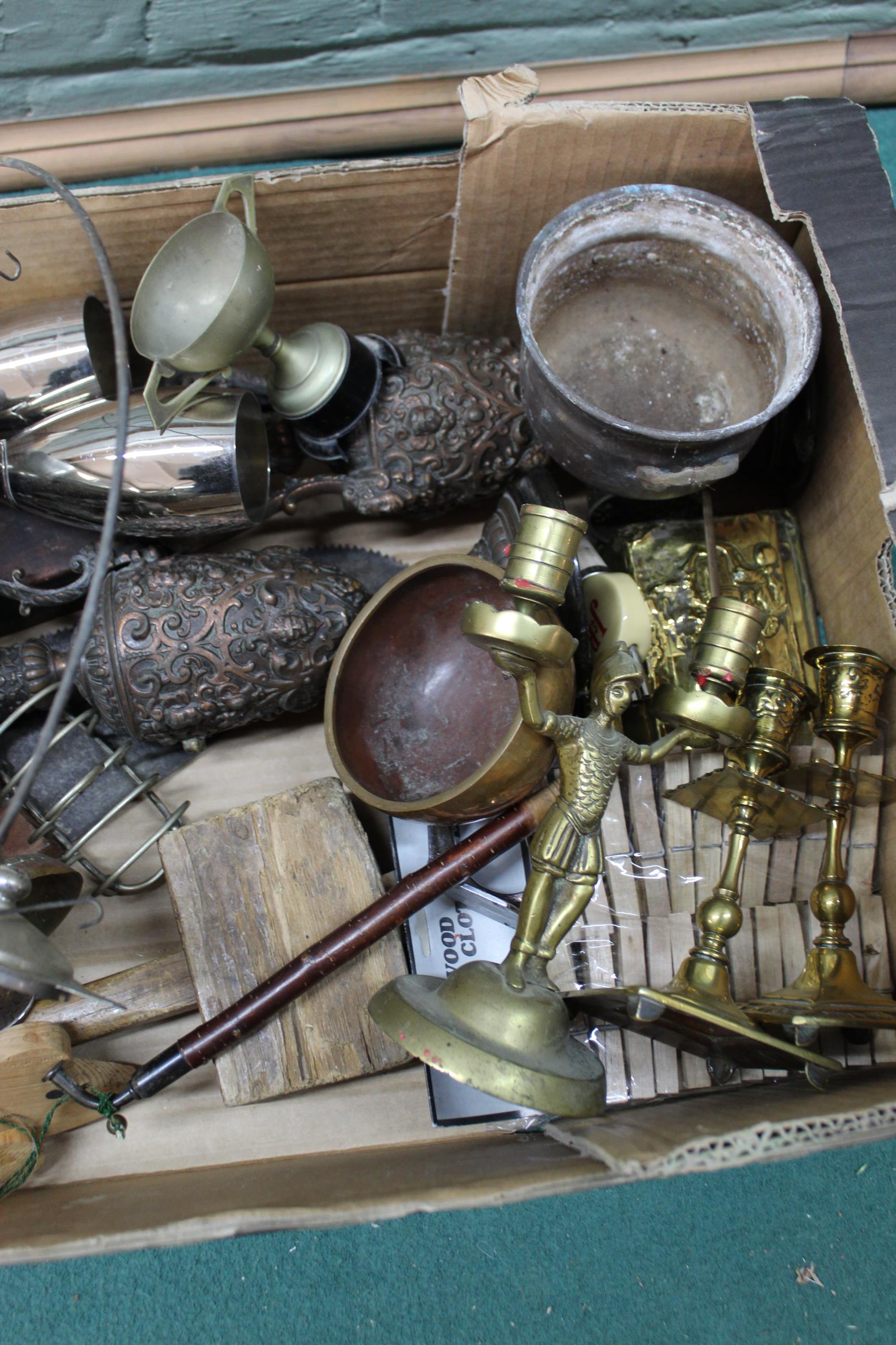 A box of mixed metalwares including candlesticks - Image 3 of 3