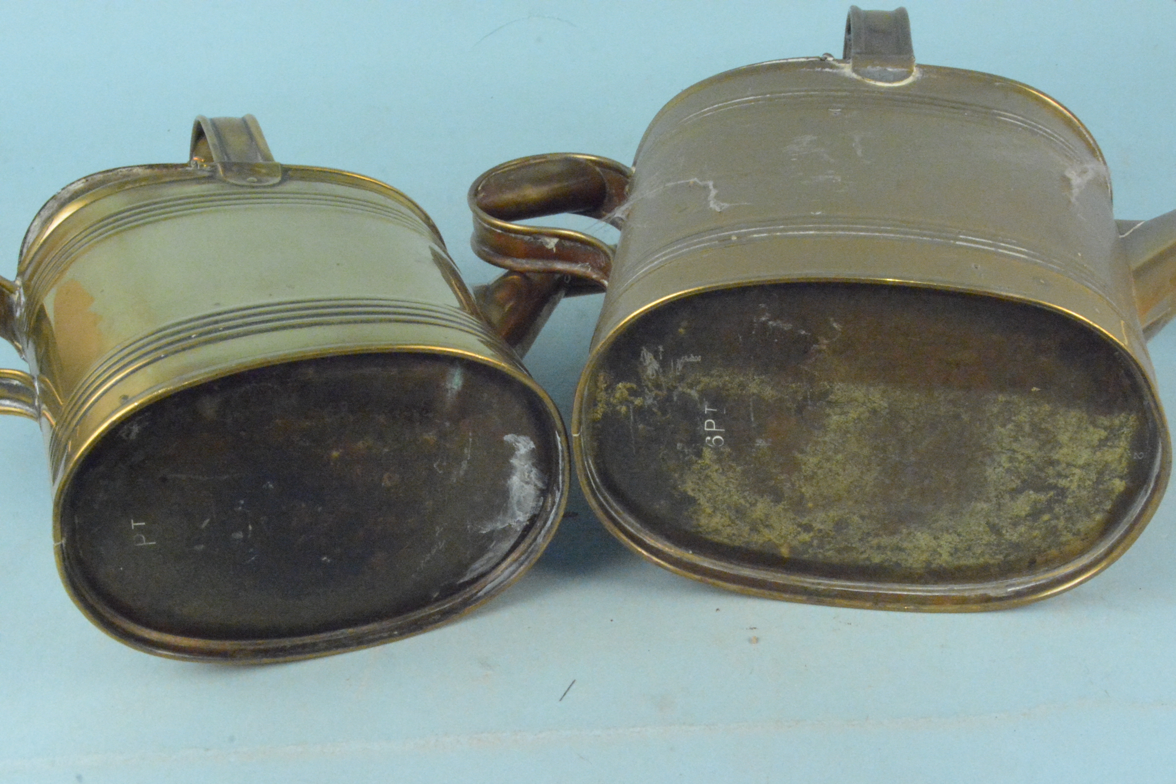 Two Edwardian brass watering cans - Image 3 of 3