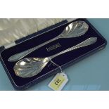 A cased set of silver servers, hallmarked Sheffield 1937, maker Viners Ltd,