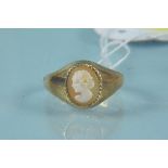 A 9ct gold cameo set ring, size P,
