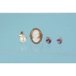 Mixed jewellery including a 9ct gold cameo set ring,