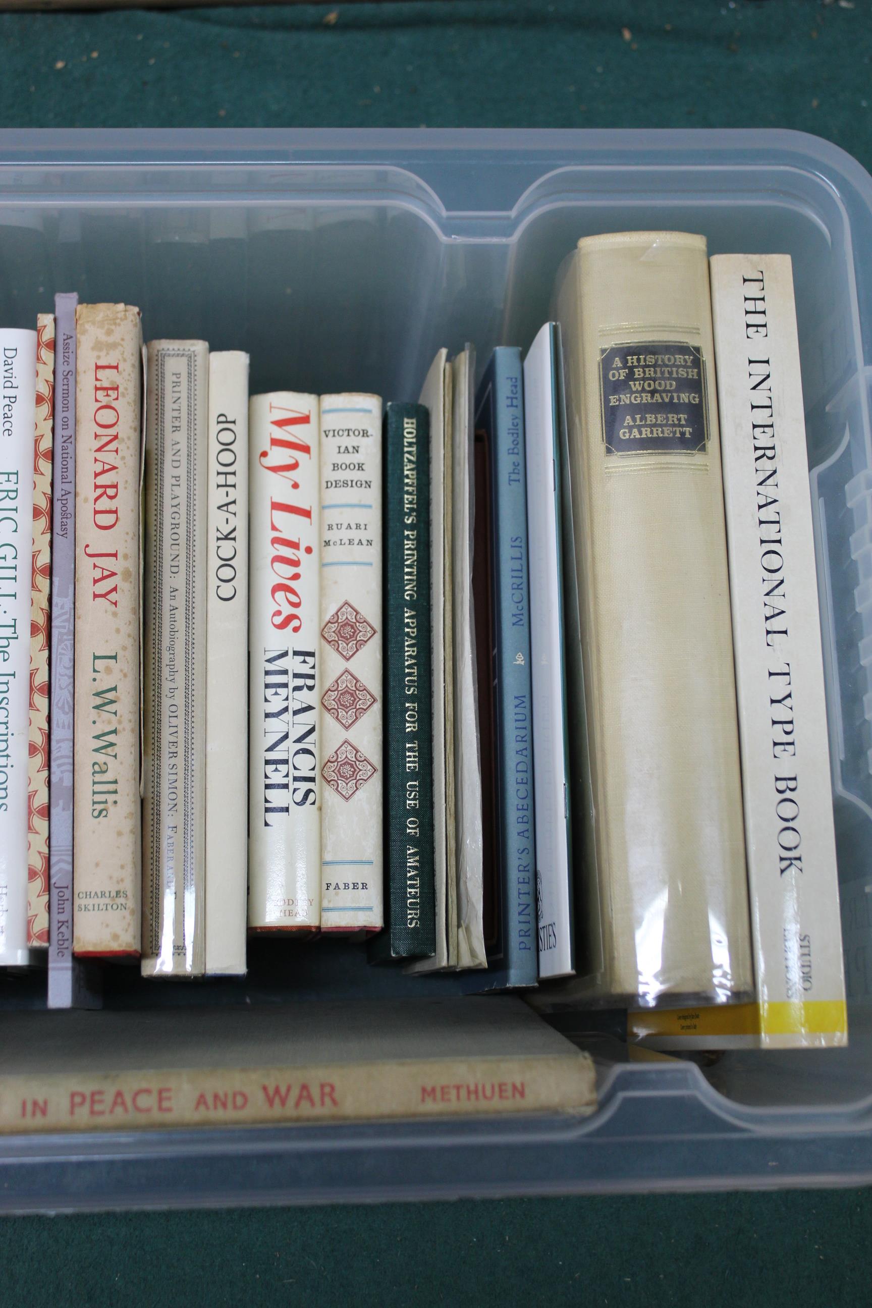 A box of books, subjects including printing, design, - Image 3 of 3