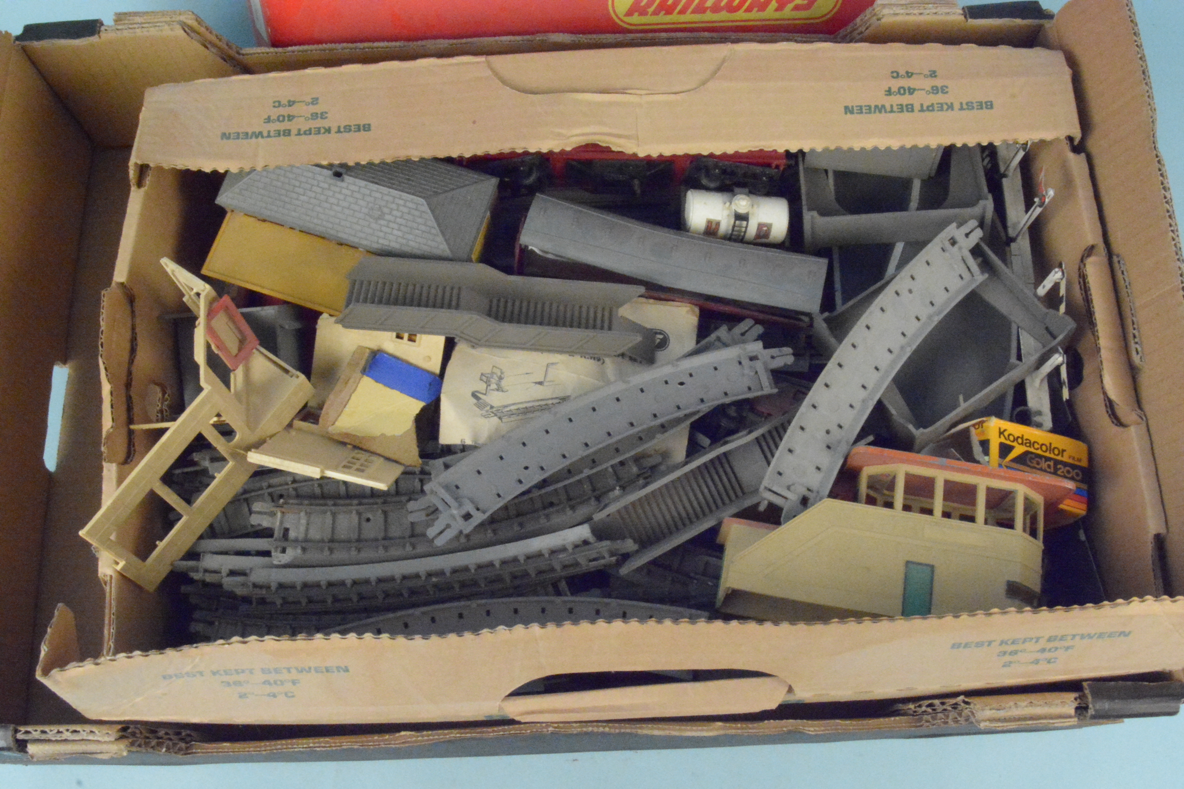 A box of mixed Triang train parts, - Image 2 of 3