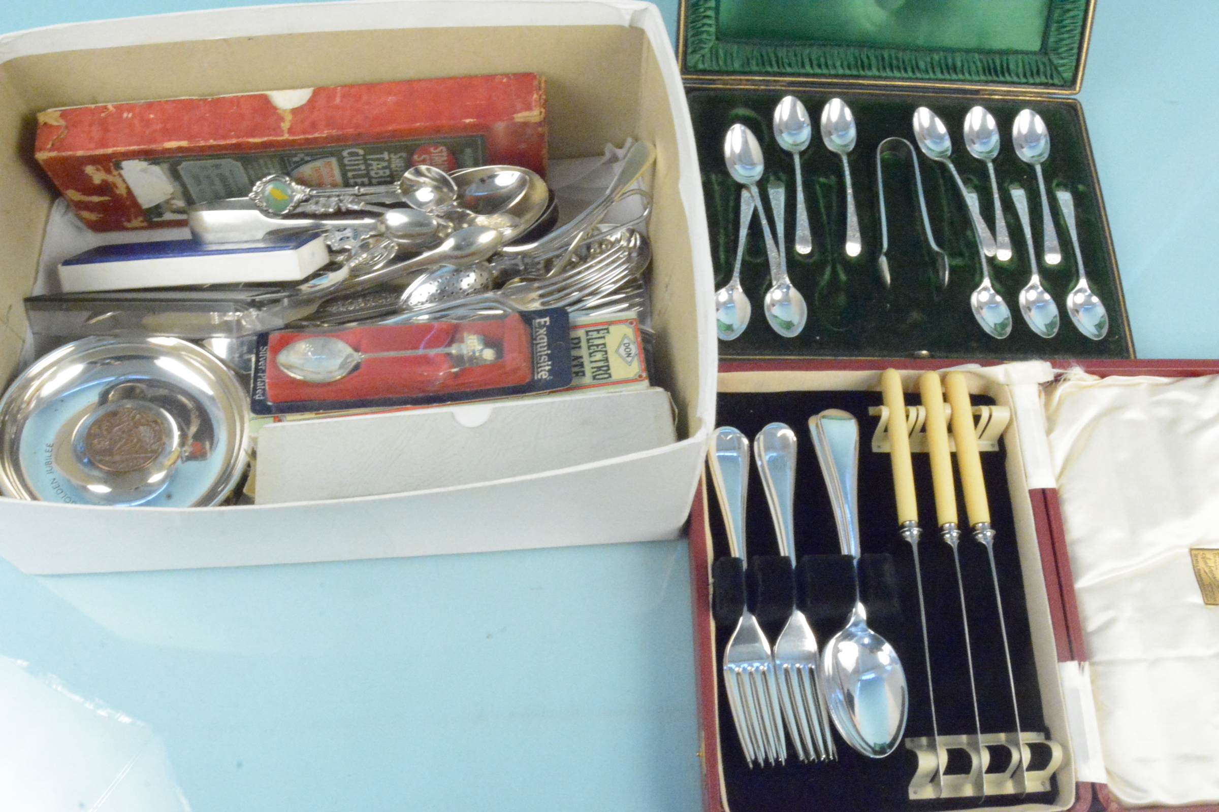 A quantity of silver plated cutlery including cased examples etc