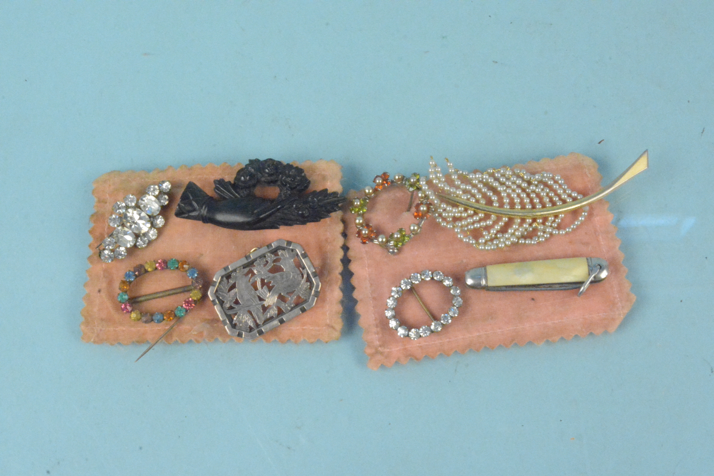 Mixed jewellery including white metal and other brooches,