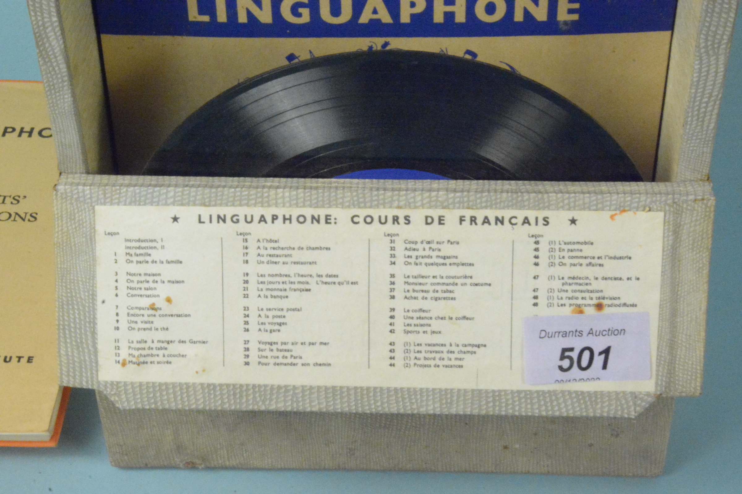 A vintage Learn French Linguaphone language course in sixteen 45 singles and four booklets - Image 3 of 3