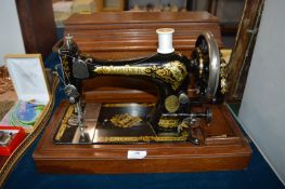 Singer Manual Sewing Machine with Case