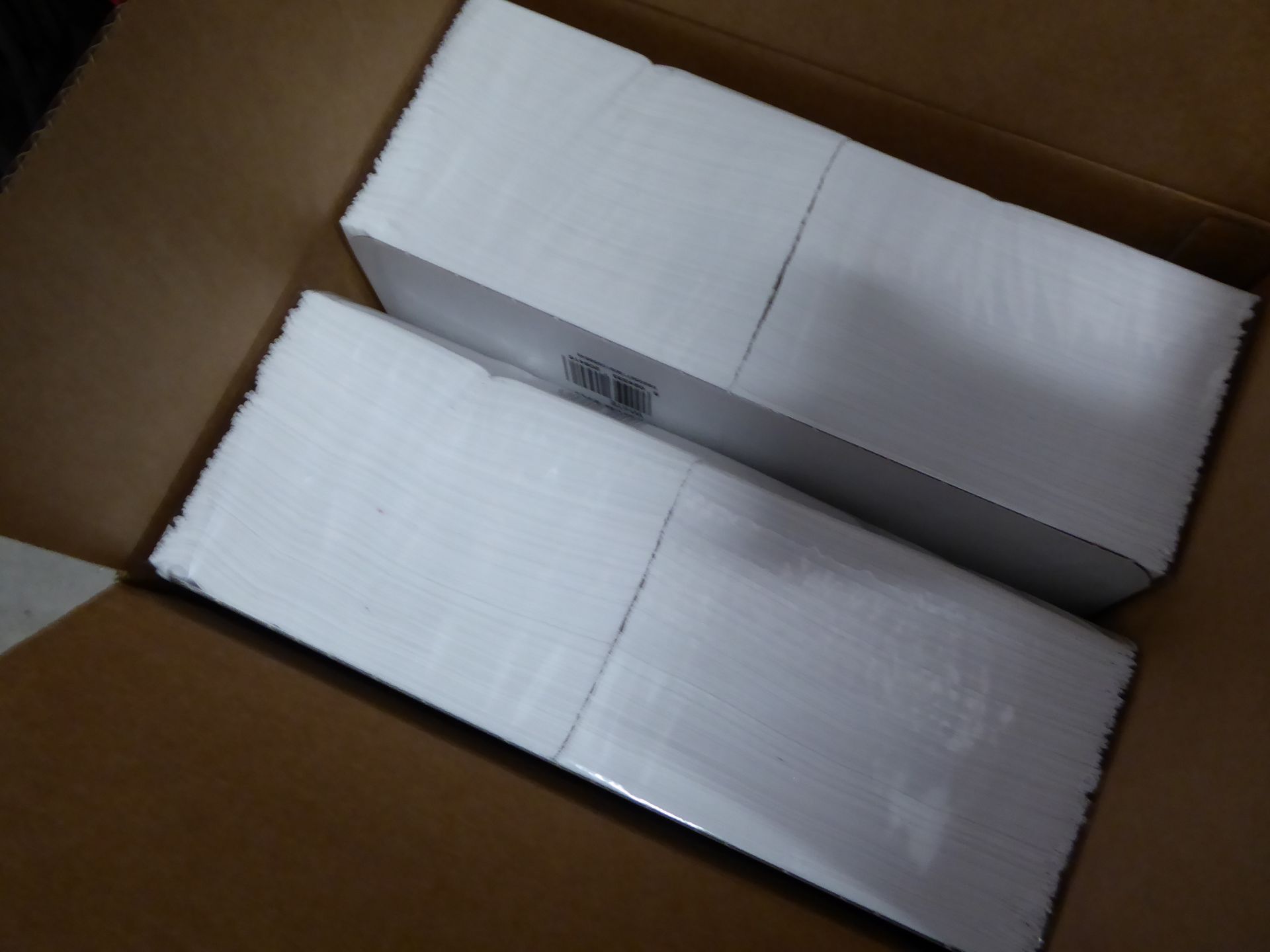 * 4 x boxes napkins. each box contains 2 x 300 napkins - 33cm x 33cm 2ply - Image 2 of 2