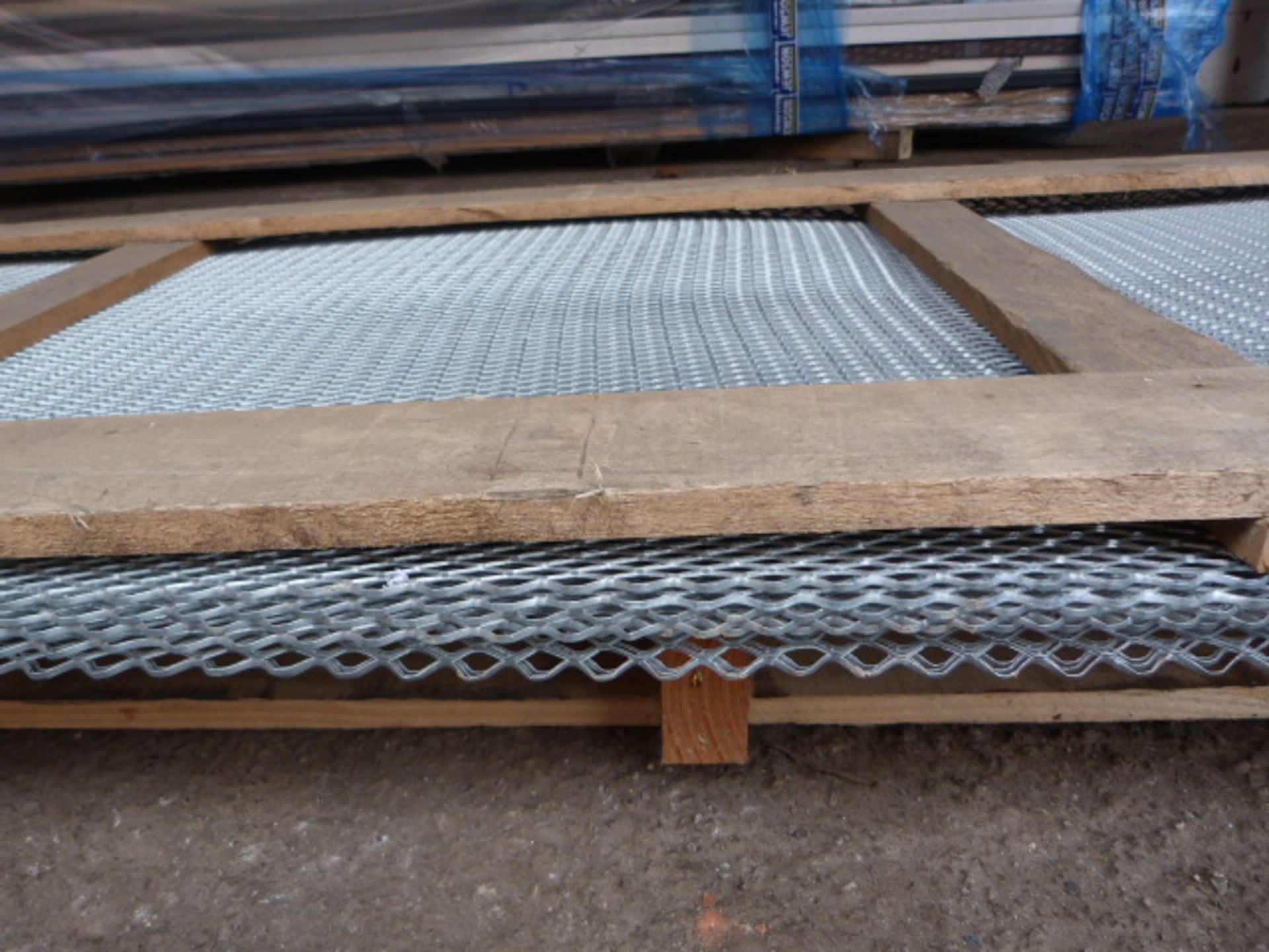 *Pallet of Steel Mesh Strips ~247x70cm - Image 2 of 2