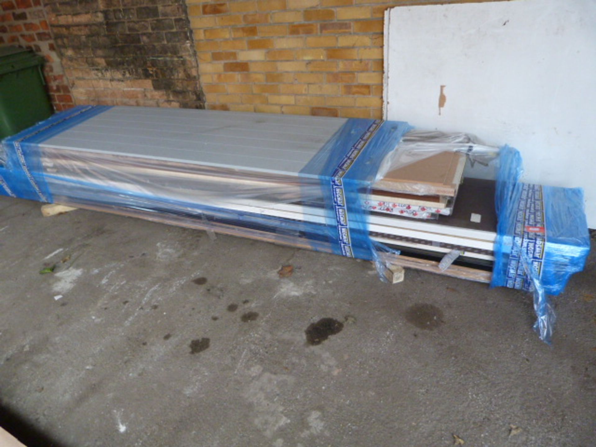 *Pallet of Assorted Worktops up to ~425cm