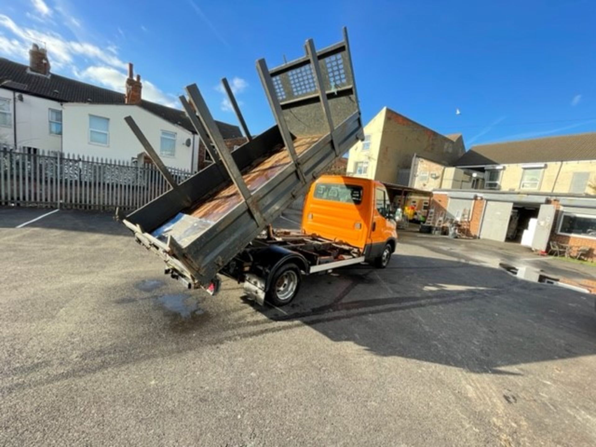 *Iveco Daily 5ton 180 Auto Tipper, Reg: NX18 OMA, 3810 engine hours, Mileage 126,911 - Image 9 of 10