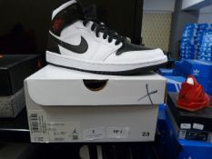 Air Jordans 1 Mid (black & white) Size: 7