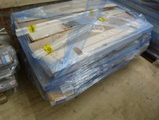 *Pallet of Assorted Lined Oak & Other Laminate Flooring