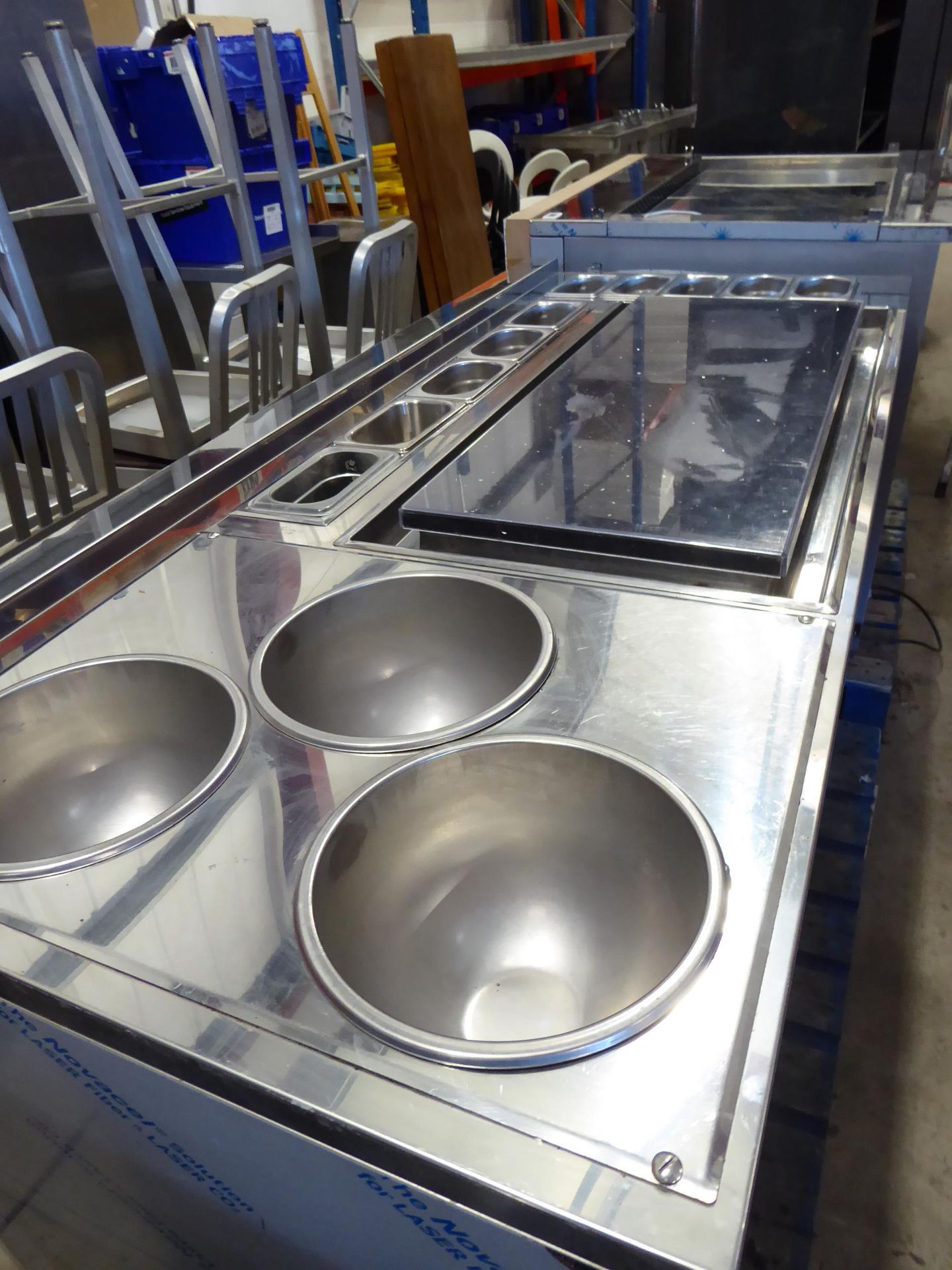 *B MIX refrigerated ice cream counter, with heated bowls and display for the production of personali