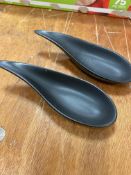 * 131 black ceramic ying/Yang canape spoon in plastic tray