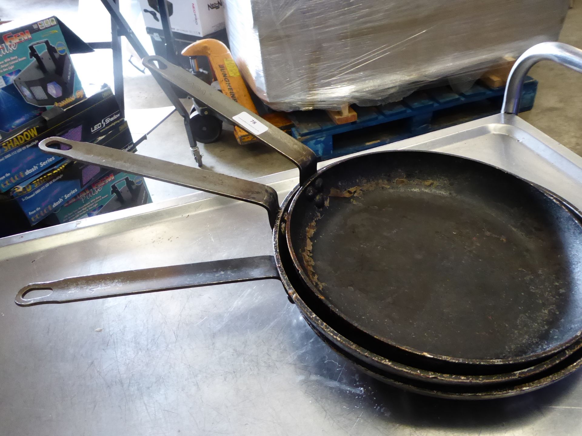 * 3 x 30cm cast frying pans - Image 4 of 4