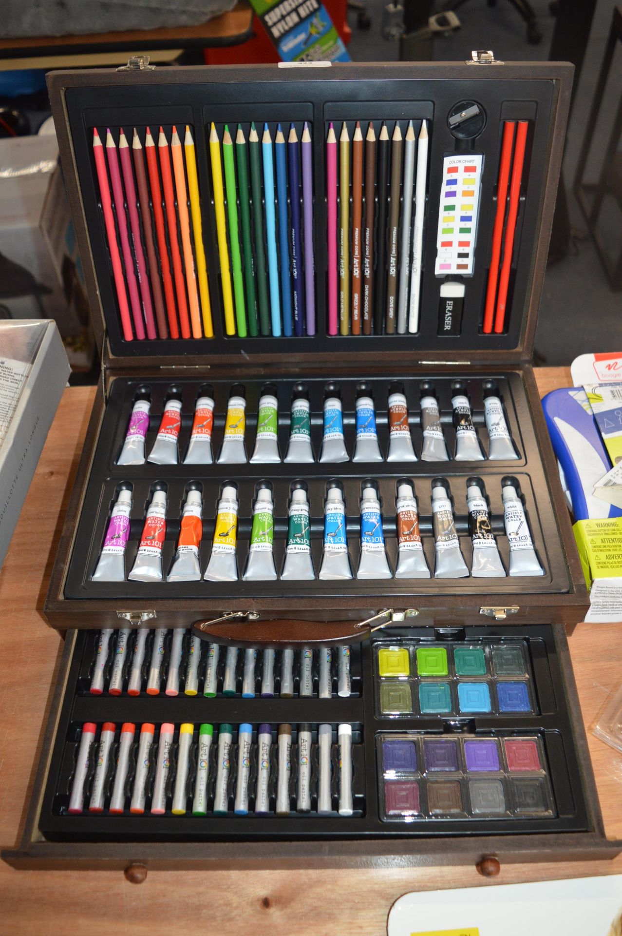 *Artist Paints and Colouring Set