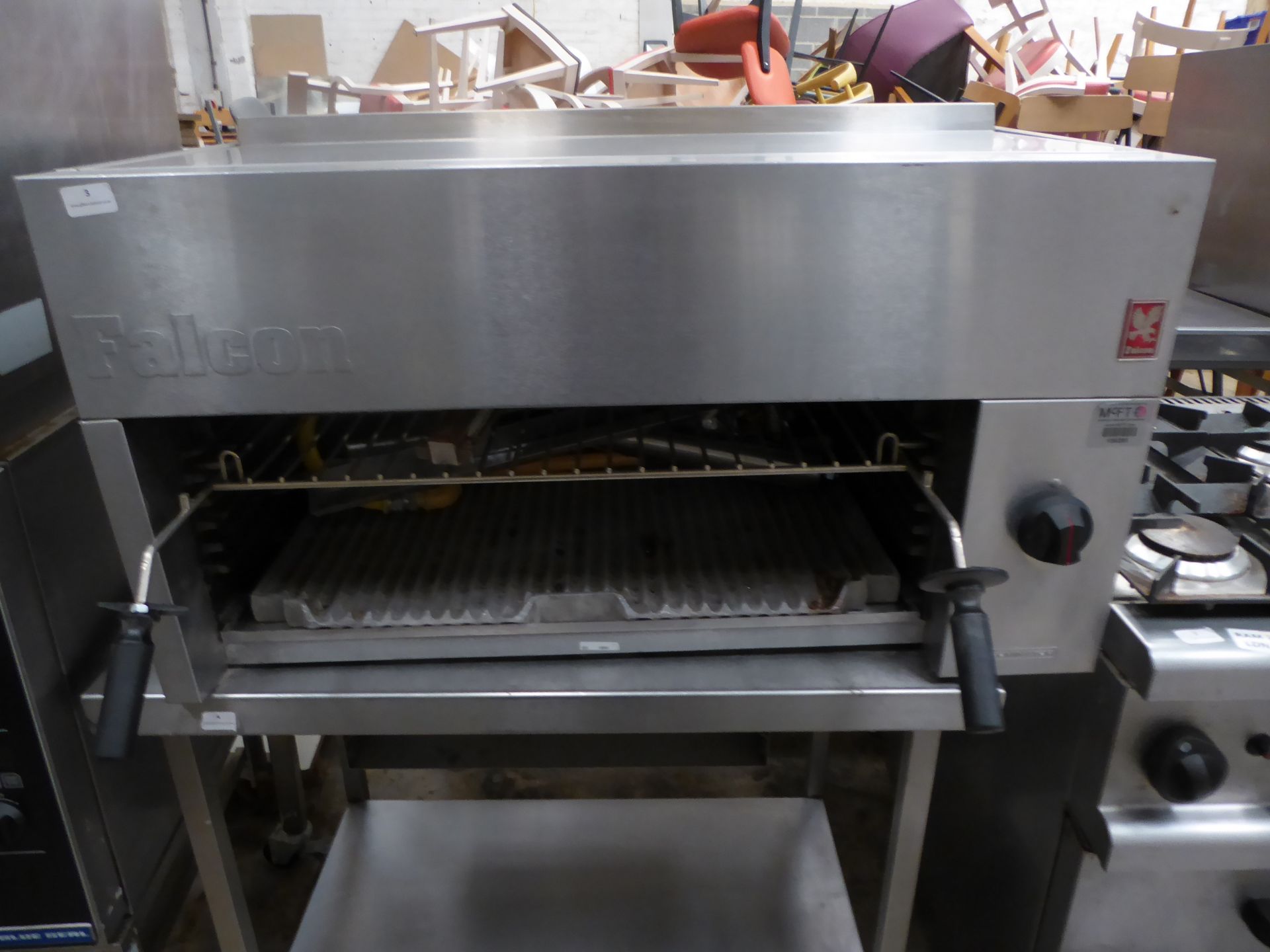 * Falcon dominator gas grill - 900w x 600d x 500h - Image 2 of 3