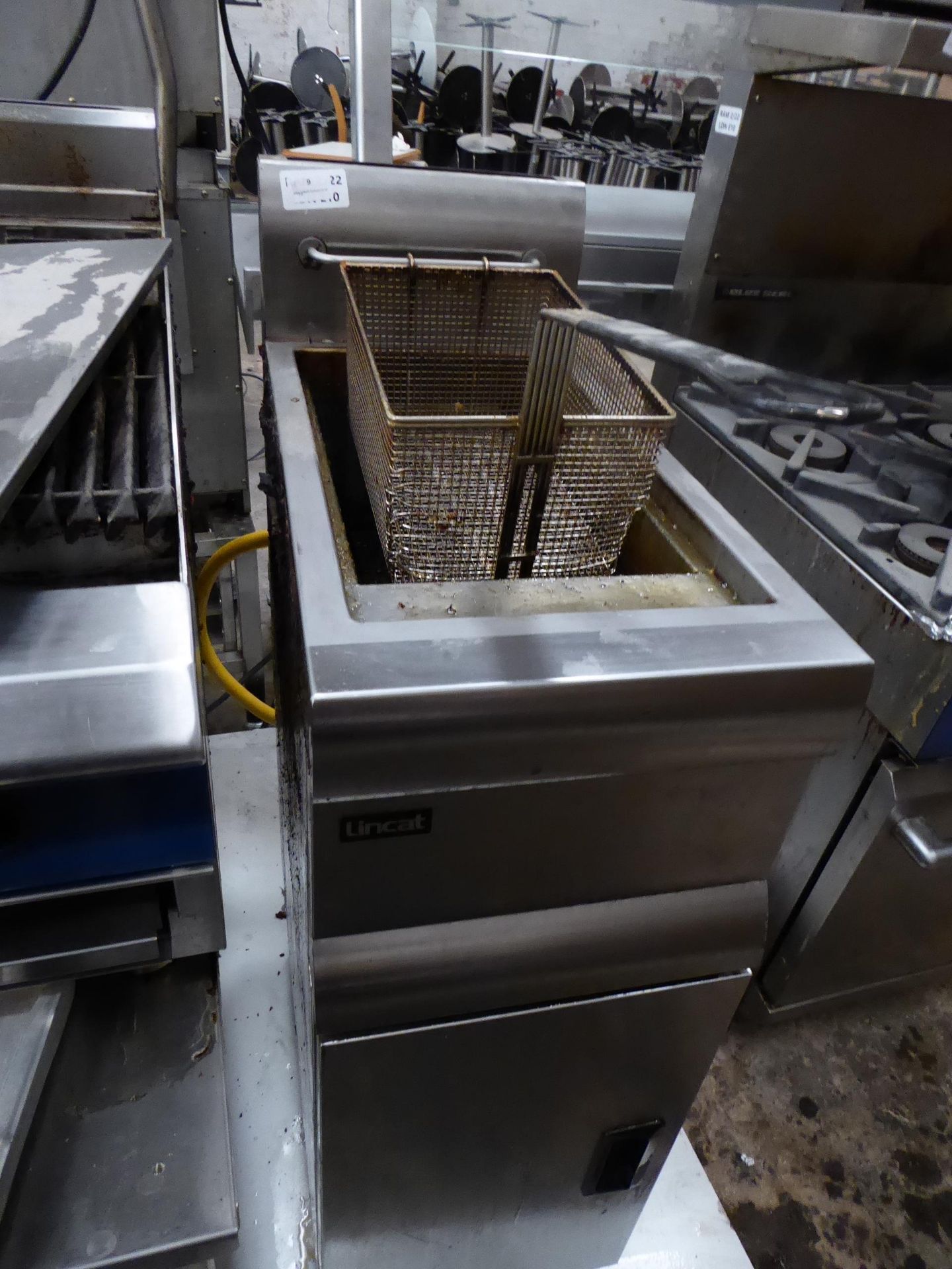 * Lincat single basket pedestal fryer - Image 3 of 3