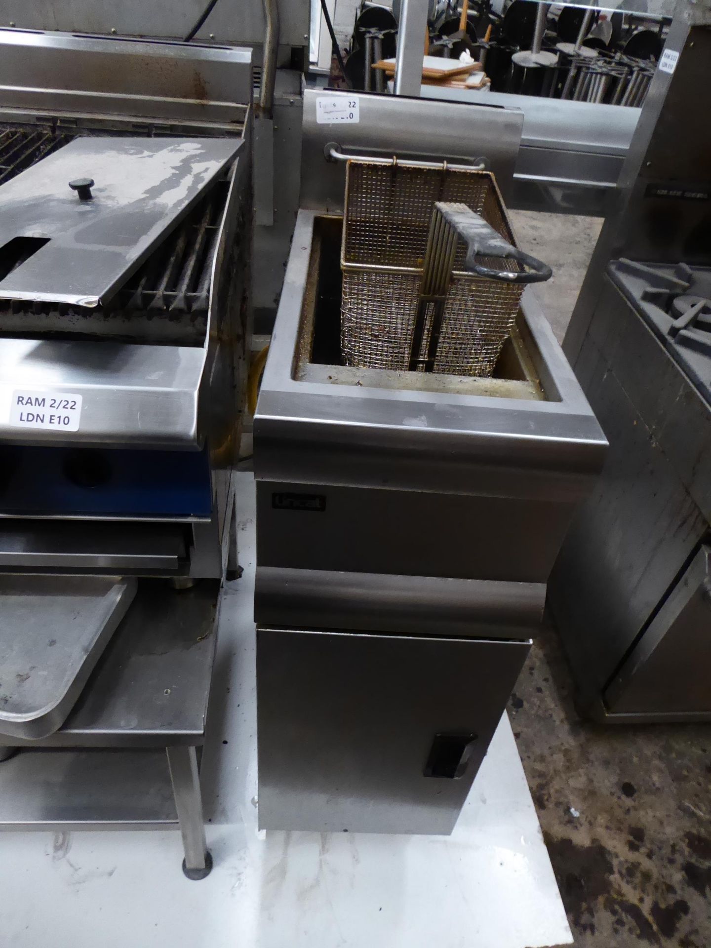 * Lincat single basket pedestal fryer - Image 2 of 3