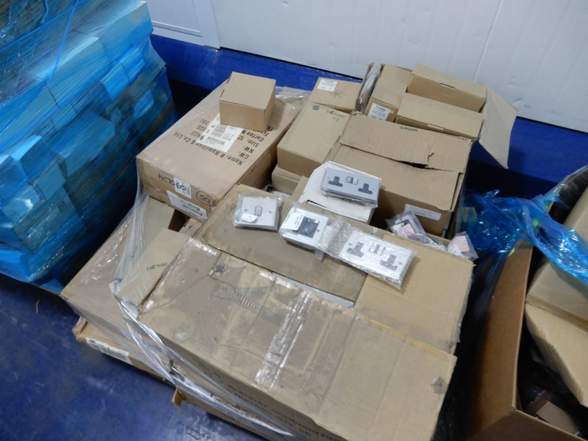 *Mixed Pallet of Light Fittings, European Sockets, Single Gang Light Switches, etc.
