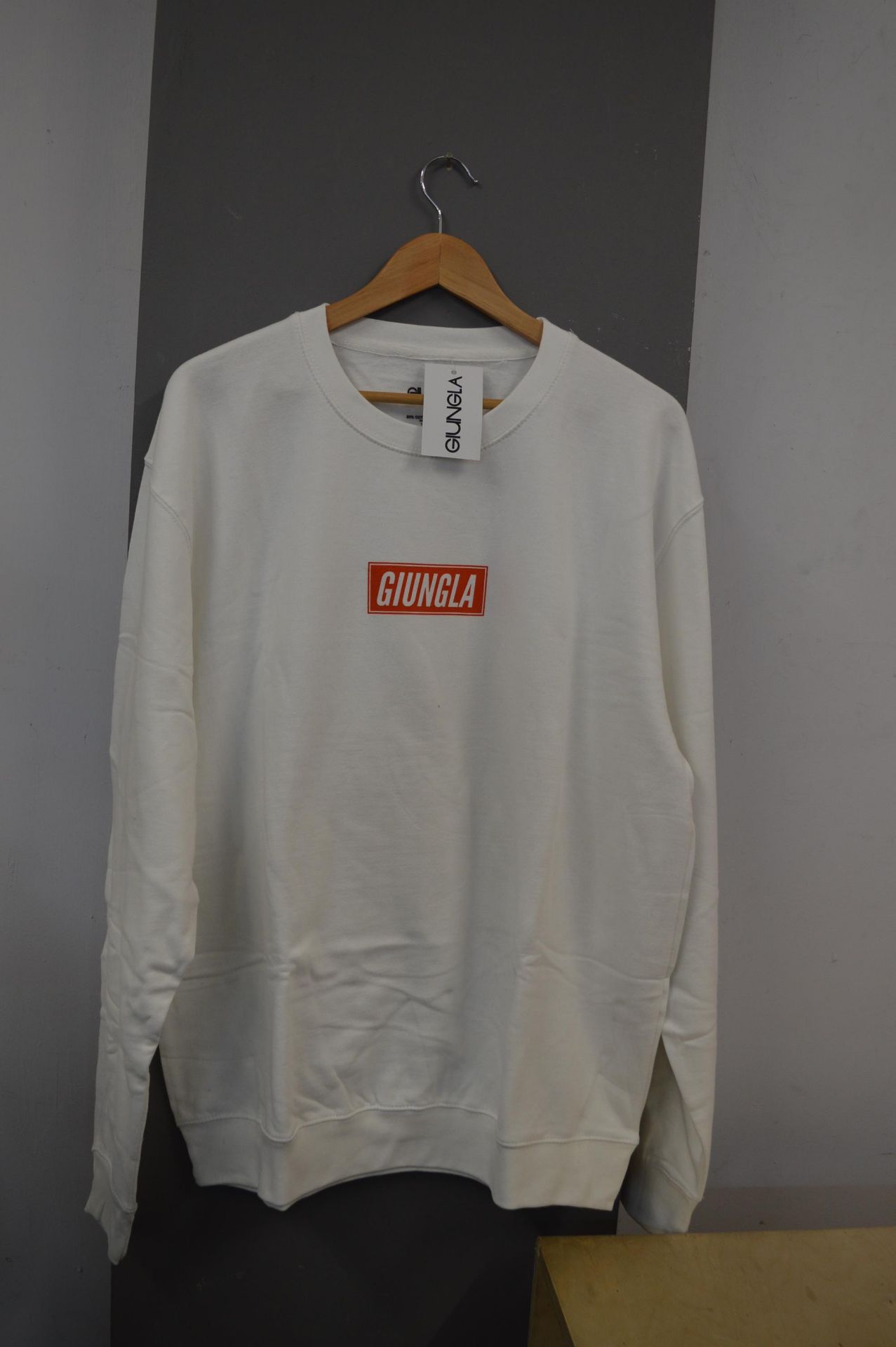 *Giungla White Sweatshirt Size: XL