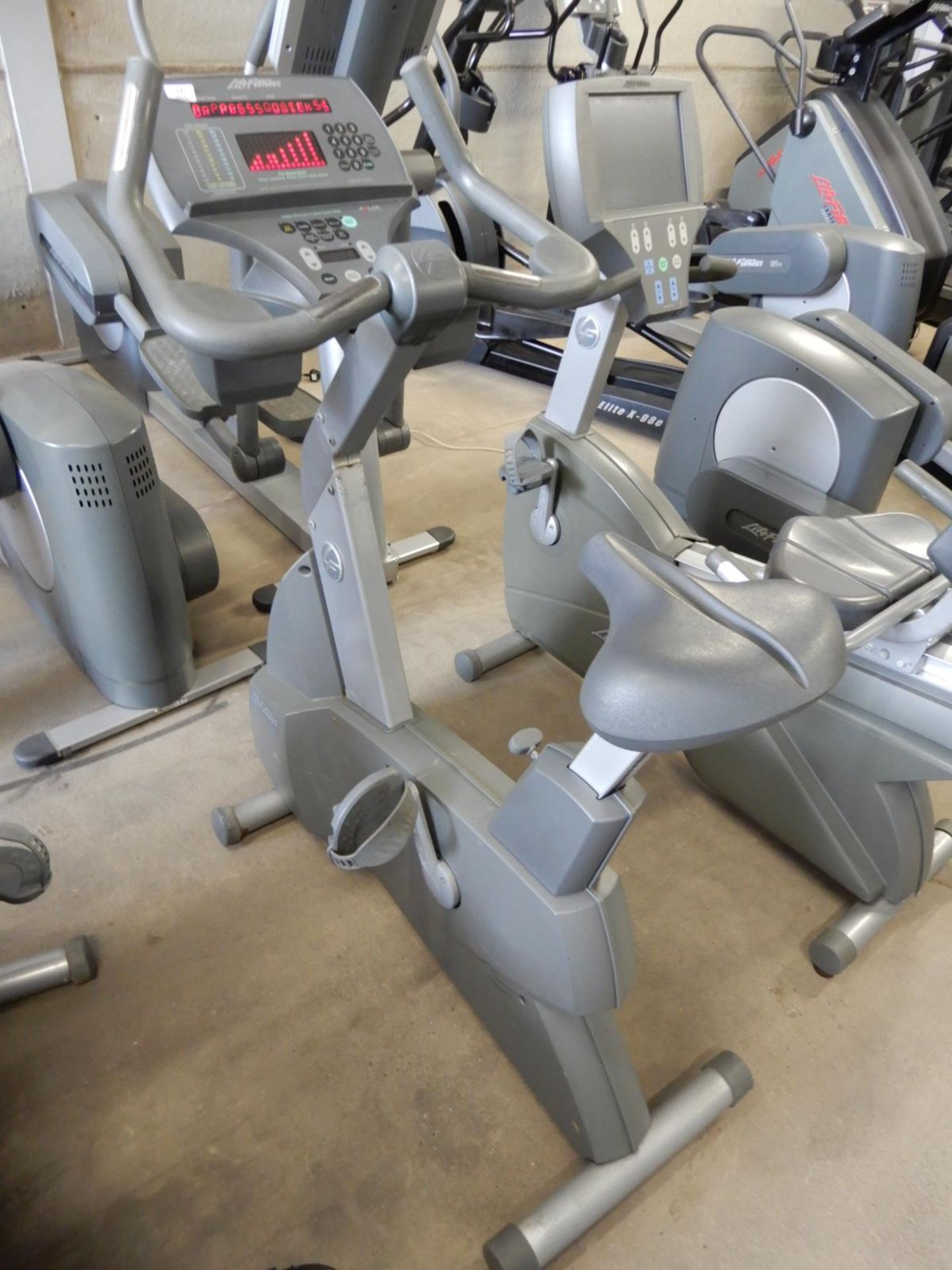 *Life Fitness 95CI Upright Exercise Cycle